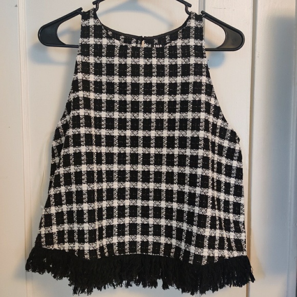 Black and White Top - Picture 2 of 5